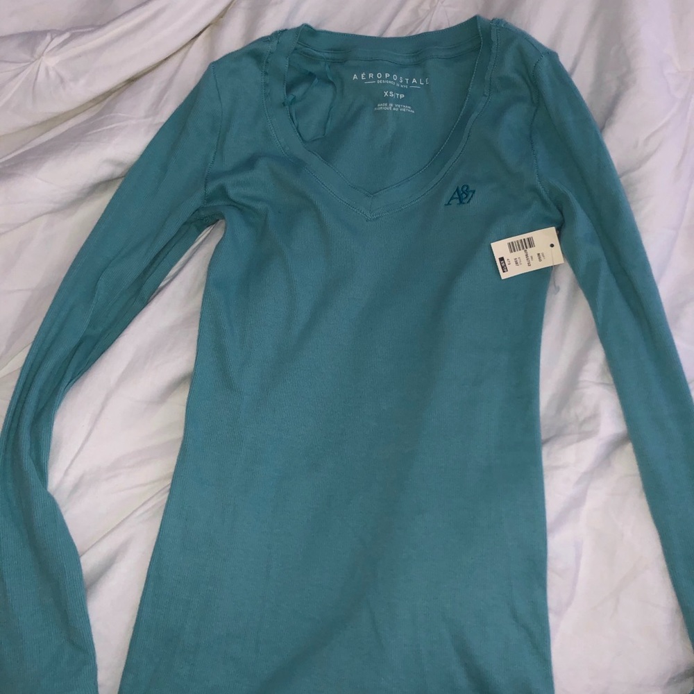 nwt aero v neck long sleeve